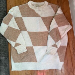 Women’s oversized Cream and Tan Argyle Sweatersmall signs of wear on cuffs